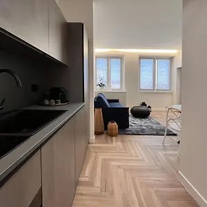 https://yls-blue-suite.italymilanhotels.net